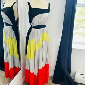 Gracia Accordion Pleated Color block Maxi Dress